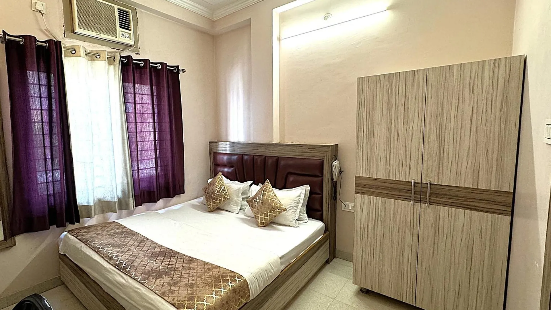 Hotel City Palace Varanasi 3*,