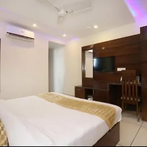 ** Hotel Silver Palm India