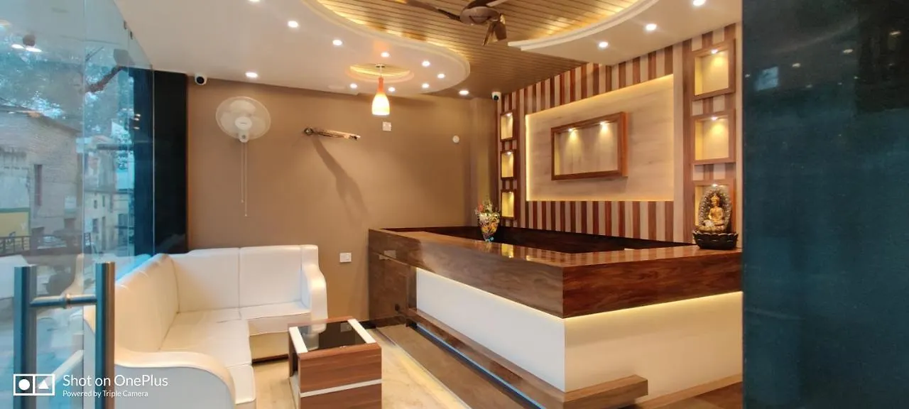 ***  Hotel City Palace Varanasi India