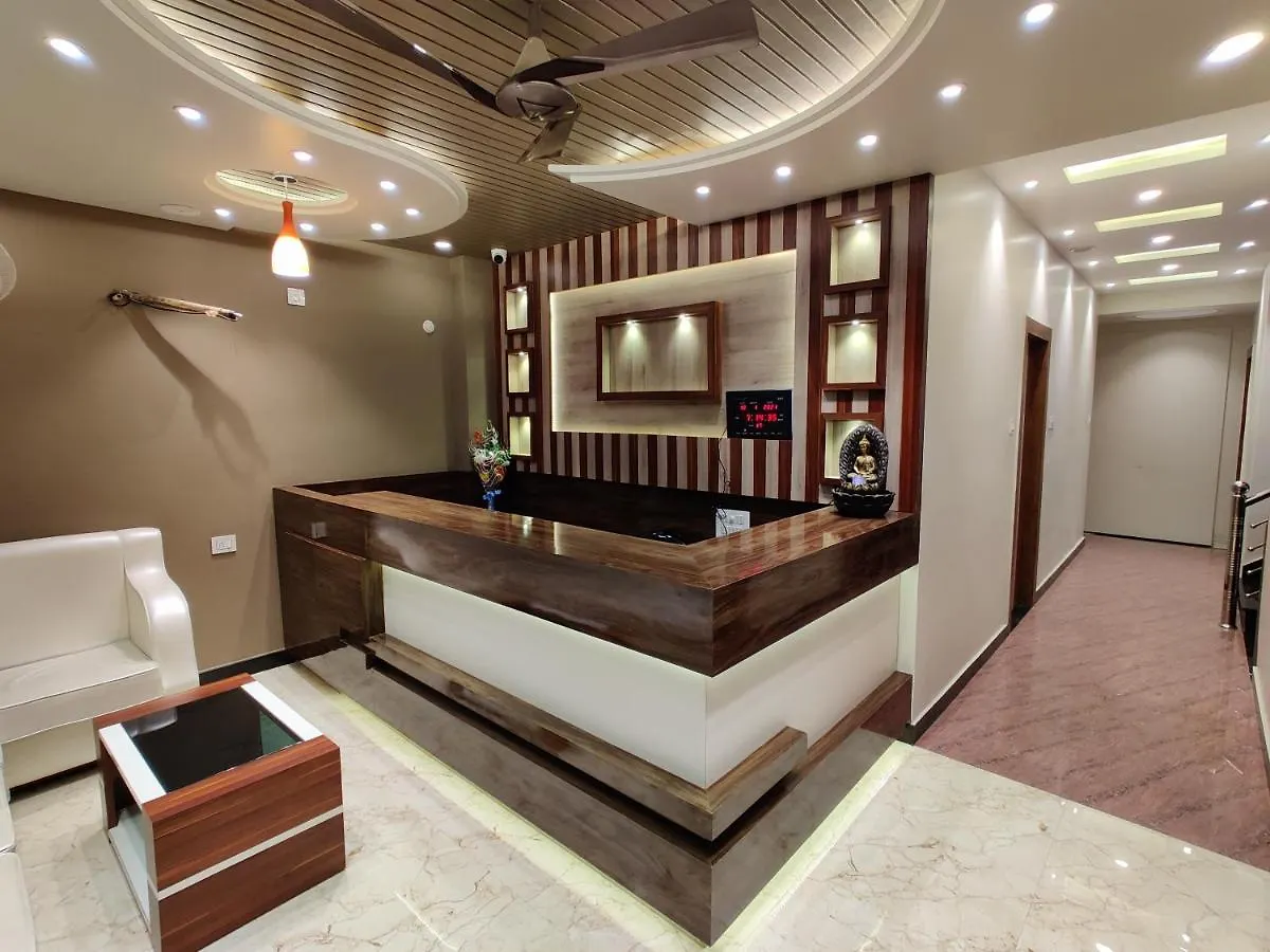 Hotel City Palace Varanasi 3*,
